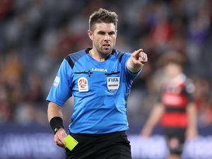 Sempat Suudzon, Netizen: Terima Kasih Wasit Shaun Evans