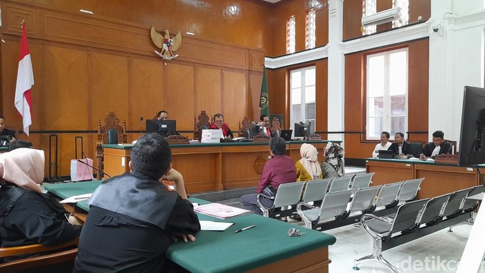 Sidang dugaan korupsi lahan industri sampah Makassar dengan kerugian negara Rp 45 miliar di PN Makassar. Andi Audia Faiza Nazli Irfan/detikSulsel