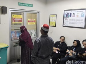 Mantan Bupati Kuningan Ditangani 5 Dokter Senior