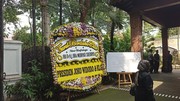 Karangan Bunga dari Jokowi-Heru Budi Berjejer di Rumah Duka Mooryati Soedibyo