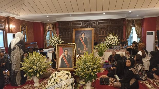 Suasana di rumah duka Mooryati Soedibyo (Tiara/detikcom)