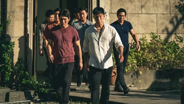Cuplikan adegan dalam film The Roundup: Punishment.