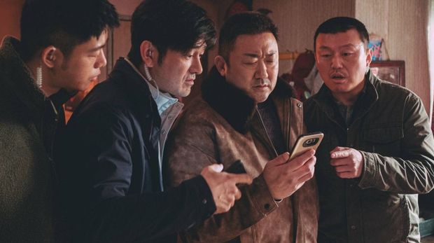 Cuplikan adegan dalam film The Roundup: Punishment.