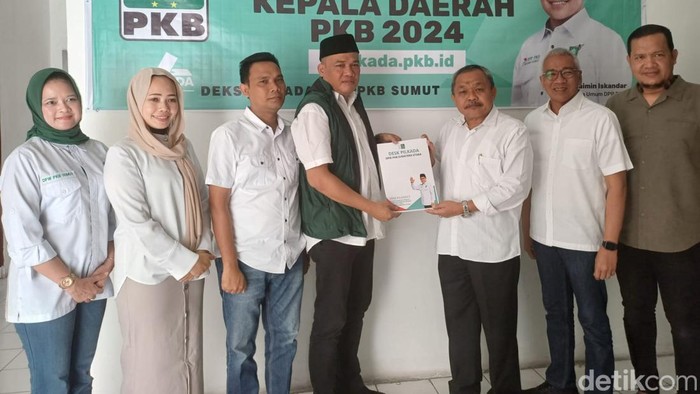 Tim Edy Rahmayadi mengambil formulir pendaftaran bacalon Gubsu ke PKB Sumut (Foto: Nizar Aldi/detikSumut)