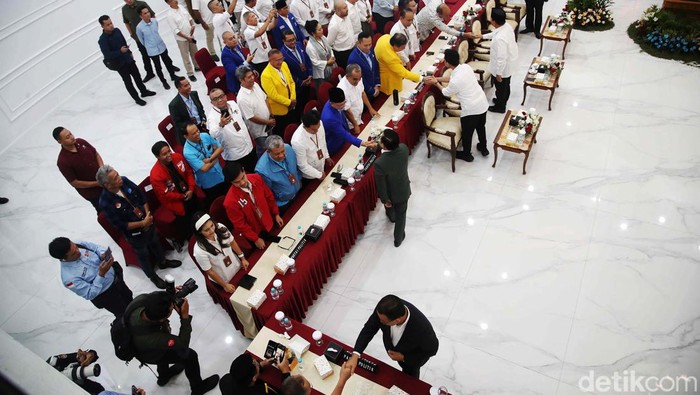 Tokoh-tokoh yang Hadiri Penetapan Presiden dan Wapres Terpilih 2024-2029 Prabowo Subianto dan Gibran Rakabuming Raka resmi ditetapkan sebagai Presiden dan Wapres terpilih di KPU, Rabu (23/4/2024). Sejumlah tokoh pun hadir dalam penetapan tersebut.