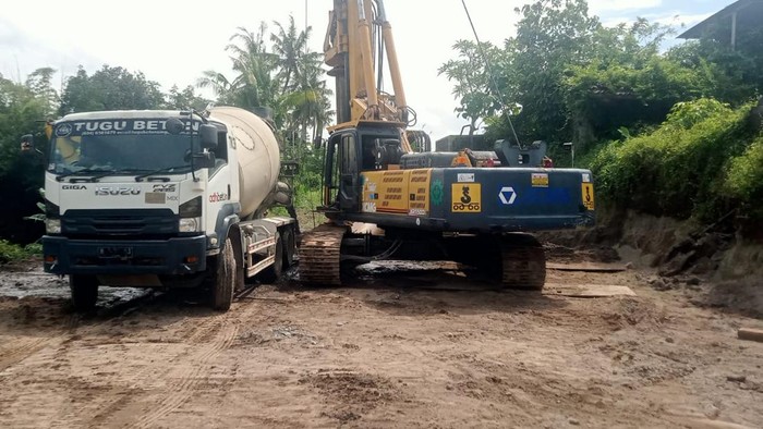 Proses konstruksi tol Jogja-Solo seksi 2.2 di Sleman.