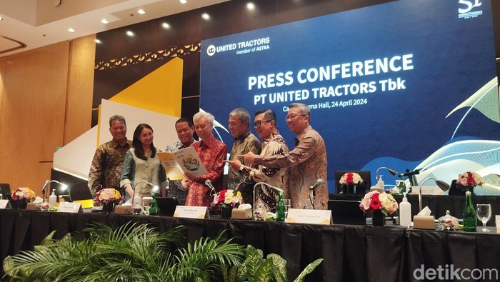 United Tractors Tebar Dividen Rp 8,7 T