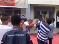 Heboh Wakil Dekan FKIP Unpatti Ambon Ngamuk-Banting Mikrofon Pendemo