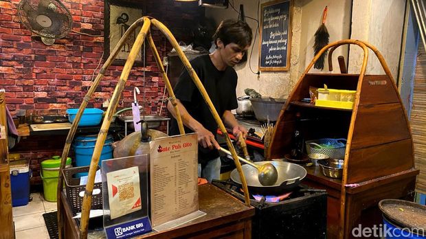 Wisata kuliner di Sate Pak Gito Bandung sudah dilengkapi QRIS