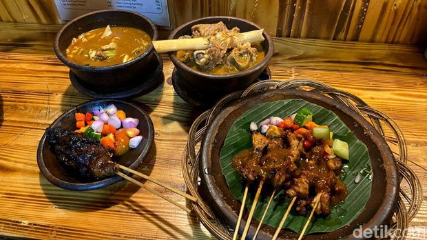 Wisata kuliner di Sate Pak Gito Bandung sudah dilengkapi QRIS