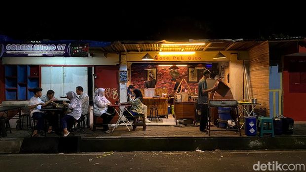 Wisata kuliner di Sate Pak Gito Bandung sudah dilengkapi QRIS