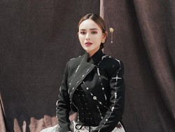 6 Gaya Amanda Manopo Pakai Kebaya Jeng Yah, Pesona Cantiknya Bikin Terpana