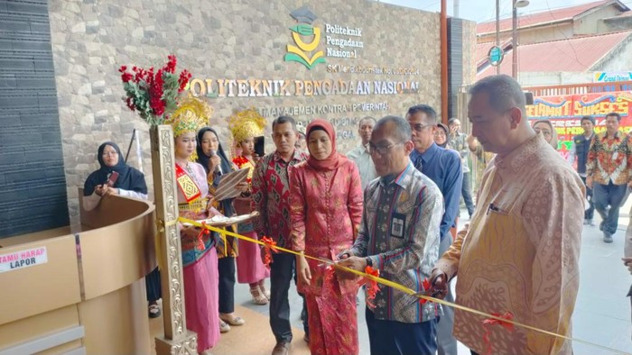 Anggota DPR Ferdiansyah saat ikut meresmikan Polteknas PBJ (Istimewa)