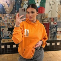 “Benar-benar emosional yang turun-naik seperti roller coaster. Saya merasa seperti orang yang benar-benar baru, perubahan kecil bagi sebagian orang telah mengubah seluruh hidup saya,” tulisnya di unggahan Instagram. Foto: Instagram/@hxlsey