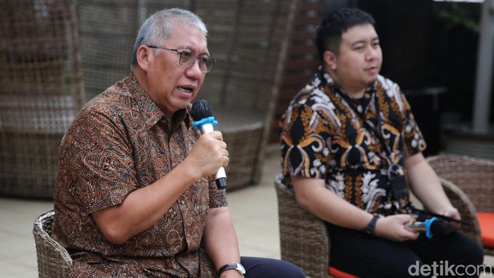 Bulog Telah Serap 329 Ribu Ton Beras Petani Direktur Utama Perum Bulog Bayu Krisnamurthi memberikan keterangan pers di Kantor Perum Bulog, Jakarta, Kamis (25/4/2024).