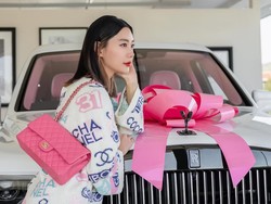 Dinikahi Pengusaha Kaya, Aktris Korea Clara Pamer Rolls Royce Cullinan Custom