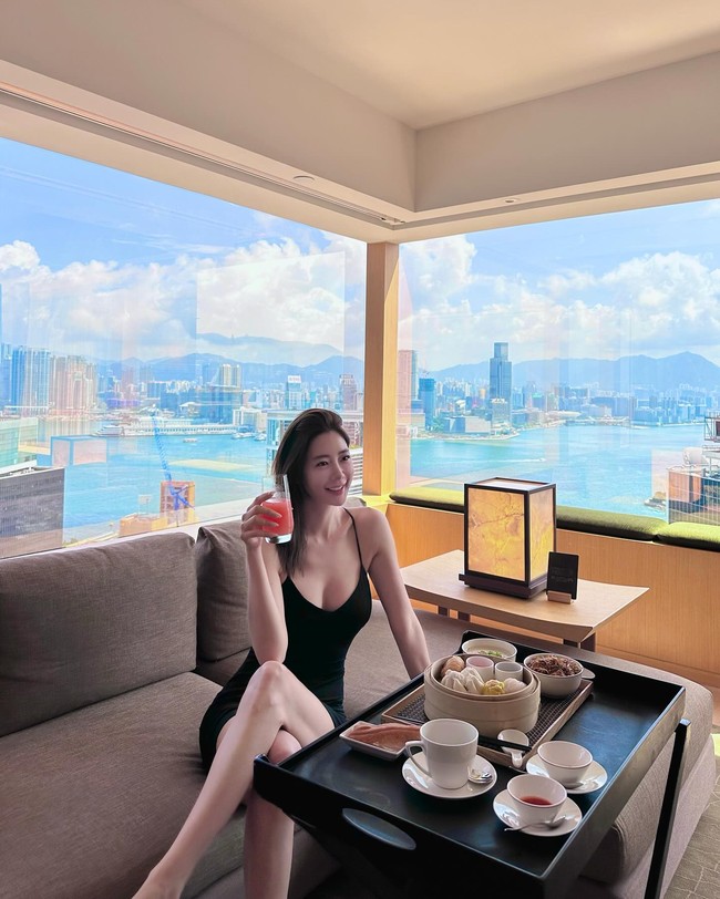 Samuel sendiri adalah pria asal Korea yang tinggal di Amerika Serikat. Ia merupakan lulusan Massachusetts Institute of Technology yang kemudian mendirikan New Pathway Education dan NP Equity Partners. Ia juga menjadi partner dari startup accelarator Primer dan mendirikan NPSC Real Estate. Foto: Instagram