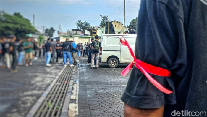 Demo setop aksi pungli di salah satu pabrik di Kabupaten Sukabumi, Kamis (25/4/2024).