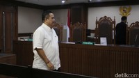 La Ode Rusman juga dihukum membayar denda Rp 200 juta. Apabila denda itu tak dibayar, diganti dengan pidana badan selama 3 bulan kurungan.  