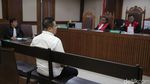 Ekspresi Bupati Muna Laode Rusman Divonis 3 Tahun Bui dalam Kasus Suap