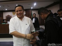Ekspresi Bupati Muna Laode Rusman Divonis 3 Tahun Bui dalam Kasus Suap