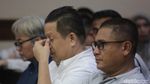 Ekspresi Bupati Muna Laode Rusman Divonis 3 Tahun Bui dalam Kasus Suap