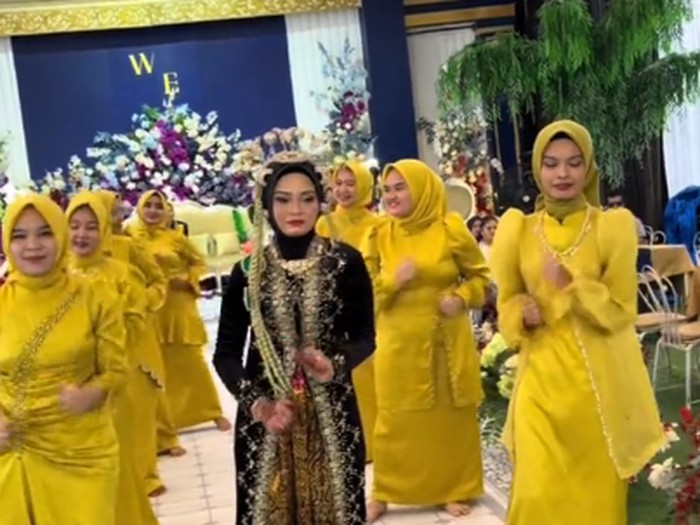 Flashmob joget TikTok bridesmaid dan pengantin, mendadak viral di TikTok.