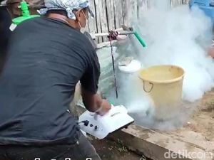 DBD Merebak di Malang, Relawan Pemuda Desa Pringu Fogging Secara Mandiri