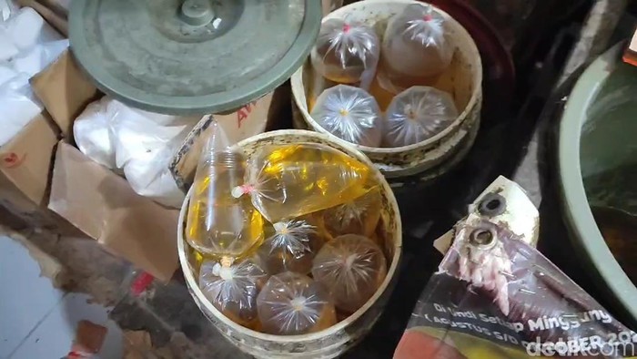 Harga gula dan minyak goreng di Kota Pasuruan melonjak tinggi usai lebaran.