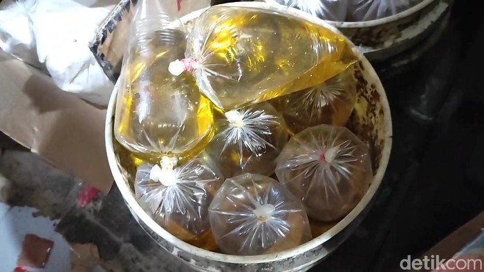 Harga gula dan minyak goreng di Kota Pasuruan melonjak tinggi usai lebaran.