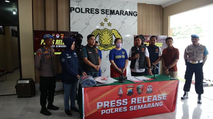 Ibu rumah tangga di Semarang Djie Sanova Chandra ditangkap atas kasus penggelapan tanah.