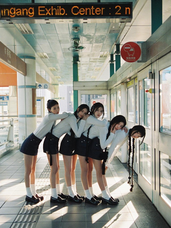 Teaser foto debut ILLIT.