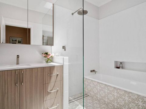 Inspirasi kamar mandi mediterania.