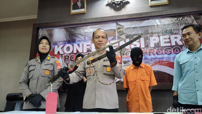 Jumpa pers kasus penganiayaan, di Mapolres Kulon Progo, Kamis (25/4/2024).
