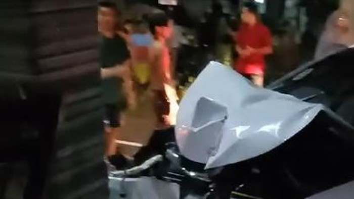 Kecelakaan Brio putih tabrak pagar muat 4 perempuan diduga LC di Pamekasan.