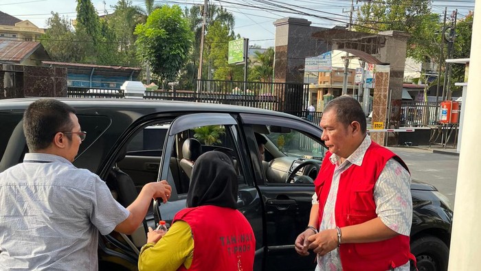 Kejaksaan Negeri (Kejari) Deli Serdang menetapkan mantan Kepala BPBD Deli Serdang, Amos Febrianta Karo-karo (47), sebagian tersangka kasus korupsi.