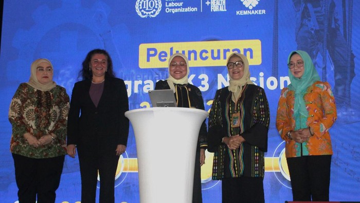 Kementerian Ketenagakerjaan meluncurkan dokumen Program Nasional Keselamatan dan Kesehatan Kerja (K3) 2024-2029. Kementerian Ketenagakerjaan meluncurkan dokumen Program Nasional Keselamatan dan Kesehatan Kerja (K3) 2024-2029.
