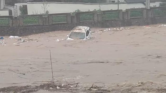 Gegara Hujan Deras-Angin Kencang, China Evakuasi Massal 1.700 Warga