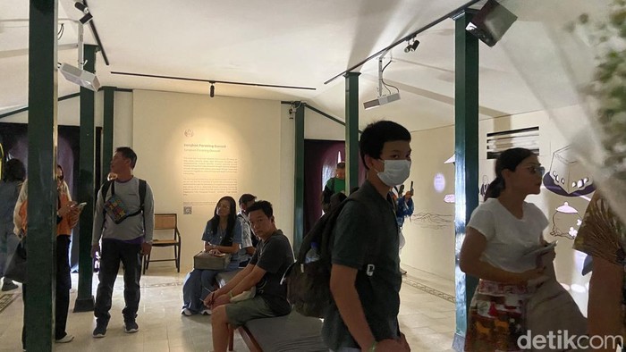 Keraton Yogyakarta Suguhkan Pameran Temporer Abhimantrana Keraton Ngayogyakarta Hadiningrat menggelar pameran temporer bertajuk Abhimantrana. Pameran ini untuk memperingati Kenaikan Tahta Sri Sultan Hamengkubuwono X.