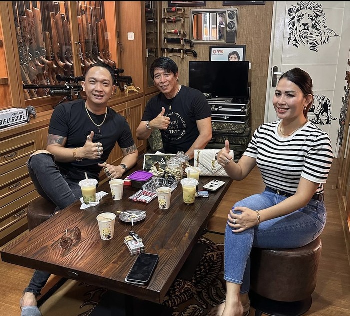 Keseruan Parto Saat Makan Durian hingga Kulineran Bareng Keluarga
