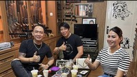 Sebelum terbaring di kasur rumah sakit, Parto kerap membagikan momen bahagianya saat makan durian hingga makan bareng keluarga. Foto: Instagram @partopatrio
