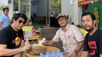 Keseruan Parto Saat Makan Durian hingga Kulineran Bareng Keluarga