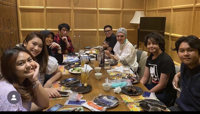 Keseruan Parto Saat Makan Durian hingga Kulineran Bareng Keluarga Keseruan Parto Saat Makan Durian hingga Kulineran Bareng Keluarga