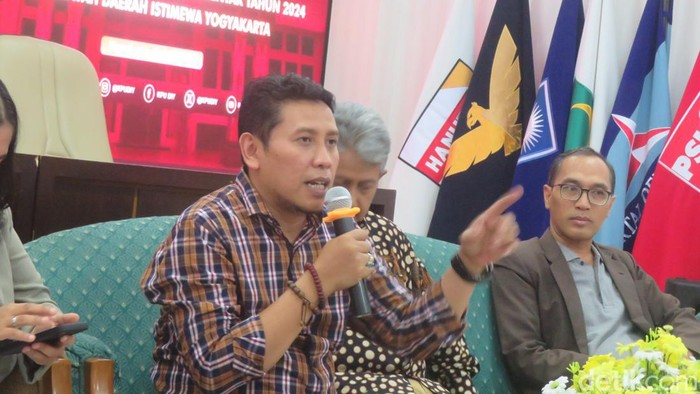 Ketua KPU Daerah Istimewa Yogyakarta (DIY) Ahmad Shidqi di Kantor KPU DIY, Kota Jogja, Kamis (25/4/2024).