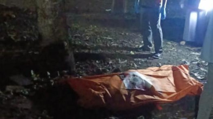Polres Klaten mengevakuasi korban penganiayaan di Desa Gemblegan, Kecamatan Kalikotes, Klaten.