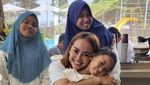 Kulineran Nina Mpok Alpa yang Dikabarkan Hamil Anak Ketiga