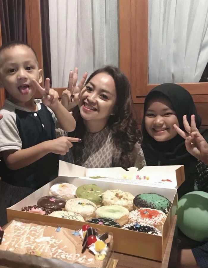 Kulineran Nina 'Mpok Alpa' yang Dikabarkan Hamil Anak Ketiga Kulineran Nina 'Mpok Alpa' yang Dikabarkan Hamil Anak Ketiga