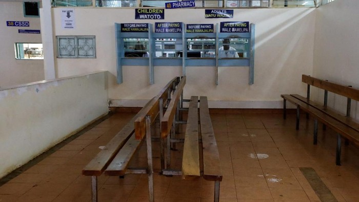 A nurse walks inside an ICU ward without patients, as doctors and medical practitioners under Kenya Medical Practitioners, Pharmacists and Dentists Union (KMPDU) continue with their strike to demand payment of their salary arrears and the immediate hiring of trainee doctors, among other grievances at the Kiambu Referral Hospital, Kenya, April 23, 2024. REUTERS/Monicah Mwangi