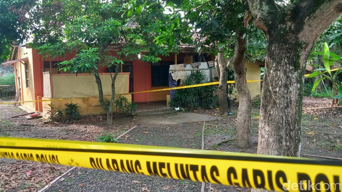Halaman rumah lokasi pembunuhan di Desa Gemblegan, Kecamatan Kalikotes, Klaten.