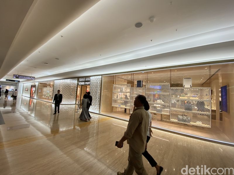 Louis Vuitton buka kembali flagship store di Indonesia, angkat keindahan lokal.